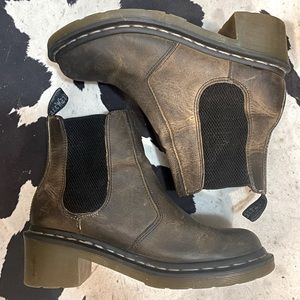 Dr. Martens Low Heel Chelsea Boot Womens 8 US//6 UK